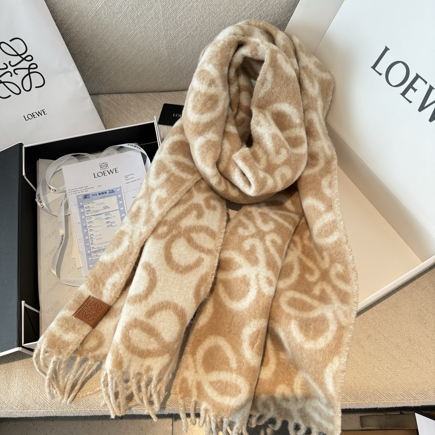 ‼️原版打版，历时一个月终于出大货啦‼️1:1复刻❗️2025年爆款到货！Loewe罗意威新品羊毛马海毛
