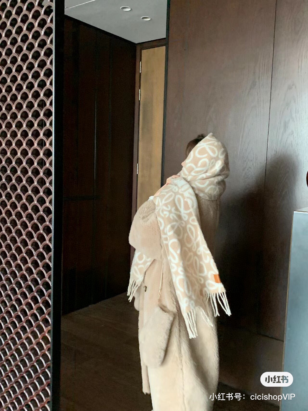 ‼️原版打版，历时一个月终于出大货啦‼️1:1复刻❗️2025年爆款到货！Loewe罗意威新品羊毛马海毛