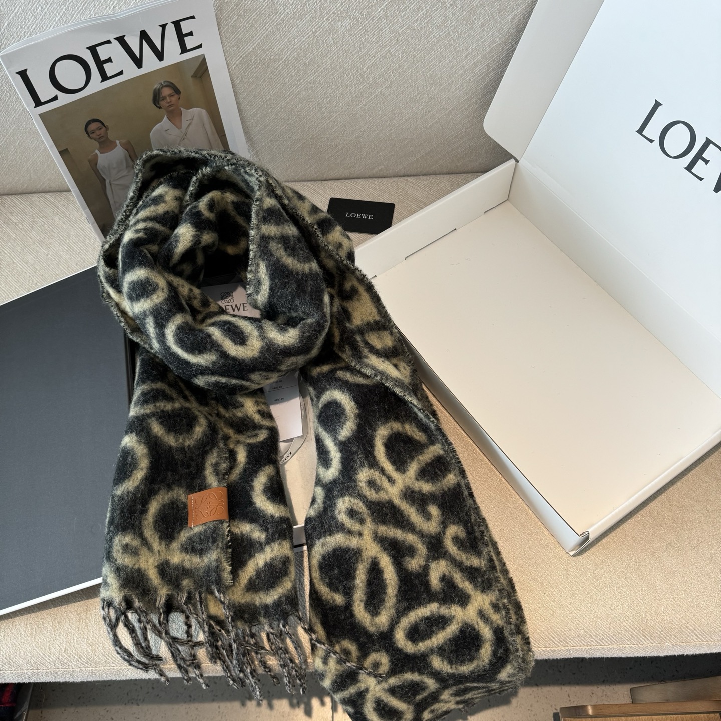 ‼️原版打版，历时一个月终于出大货啦‼️1:1复刻❗️2025年爆款到货！Loewe罗意威新品羊毛马海毛