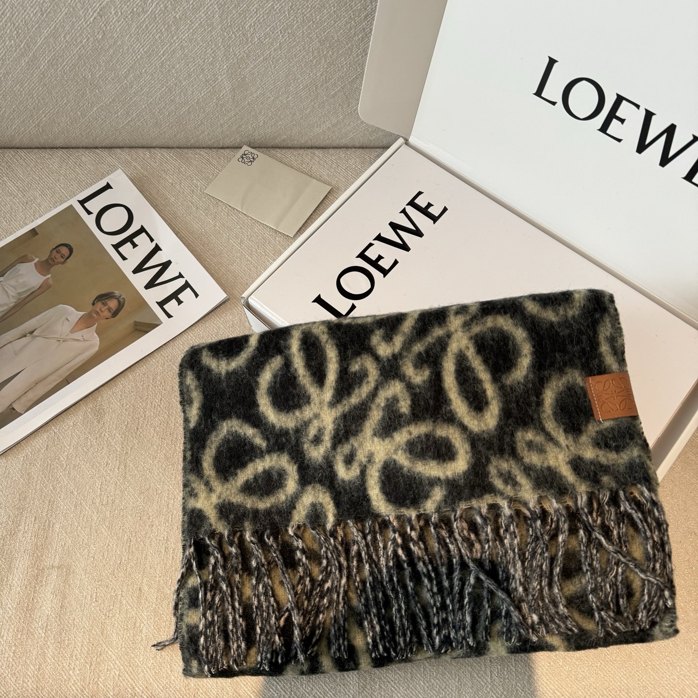 ‼️原版打版，历时一个月终于出大货啦‼️1:1复刻❗️2025年爆款到货！Loewe罗意威新品羊毛马海毛