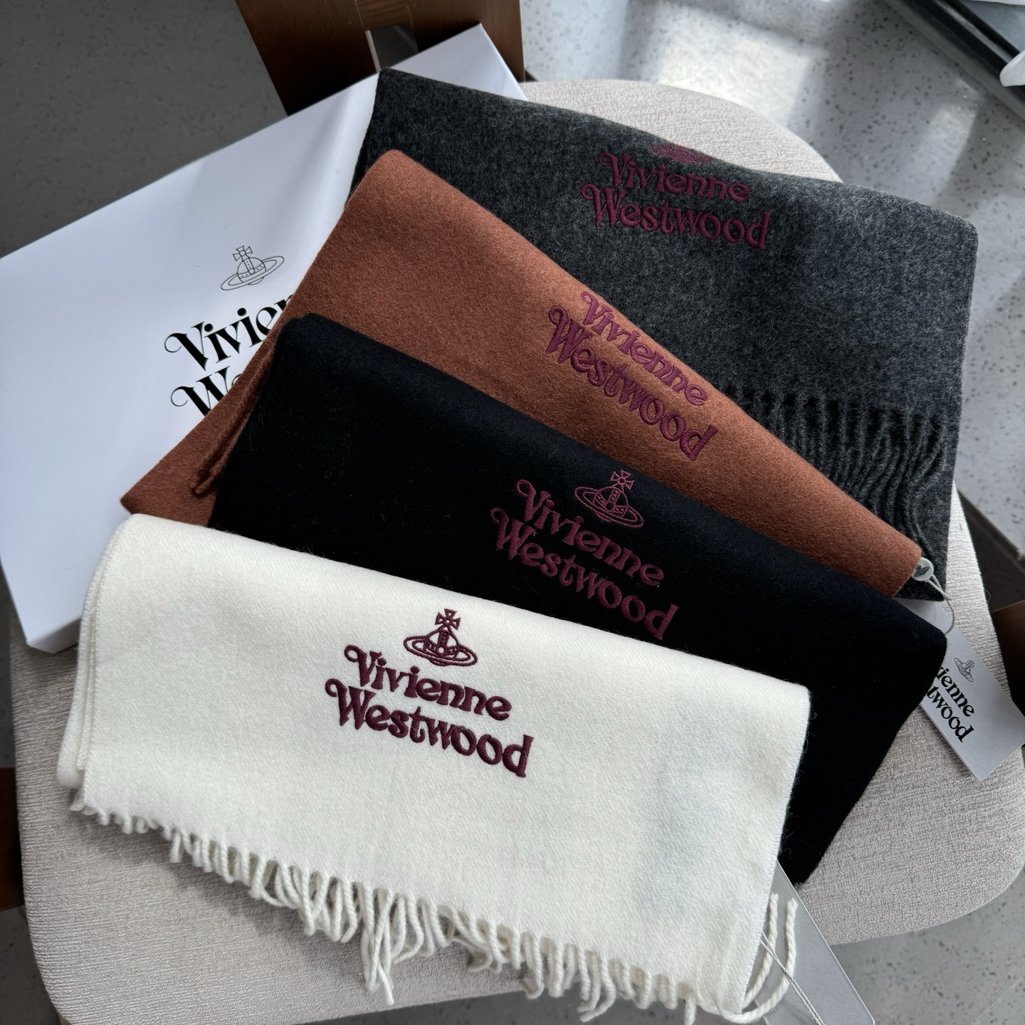 Vivienne Westwood 大土星围巾 westwood西太后土星 英国时装设计师 时装的朋克之母 潮流风格