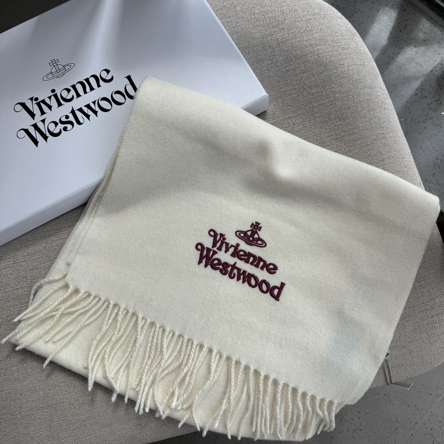 Vivienne Westwood 大土星围巾 westwood西太后土星 英国时装设计师 时装的朋克之母 潮流风格