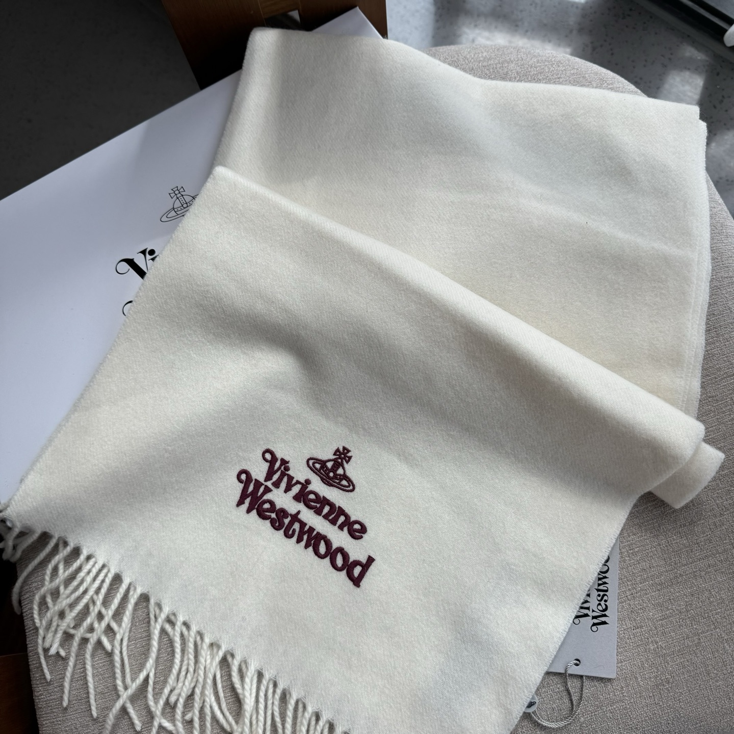 Vivienne Westwood 大土星围巾 westwood西太后土星 英国时装设计师 时装的朋克之母 潮流风格