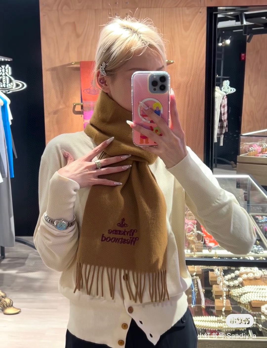 Vivienne Westwood 大土星围巾 westwood西太后土星 英国时装设计师 时装的朋克之母 潮流风格