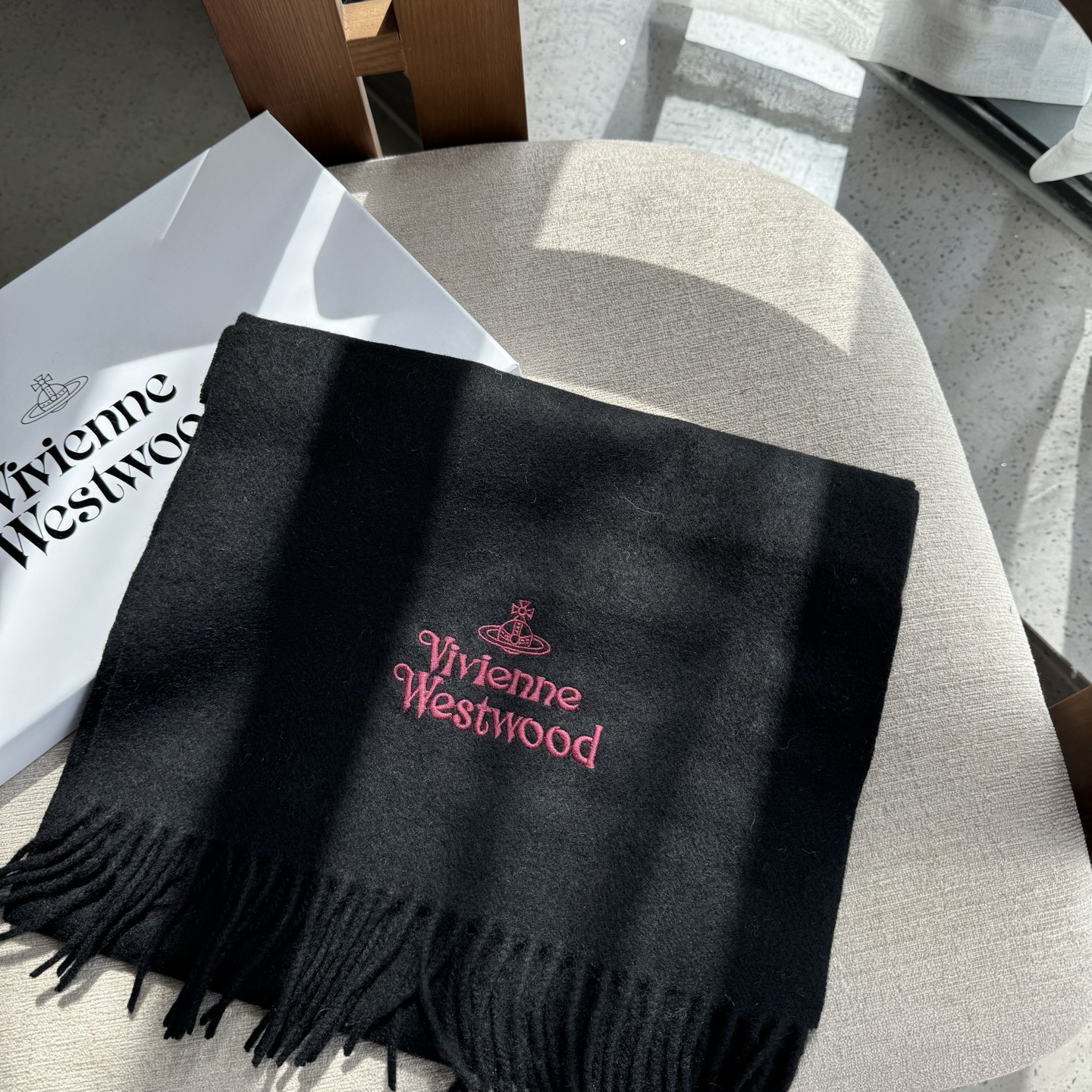 2025小红书最新走火爆款 COS品牌 🪐✨经典大土星围巾🧣vivienne westwood西太后土星