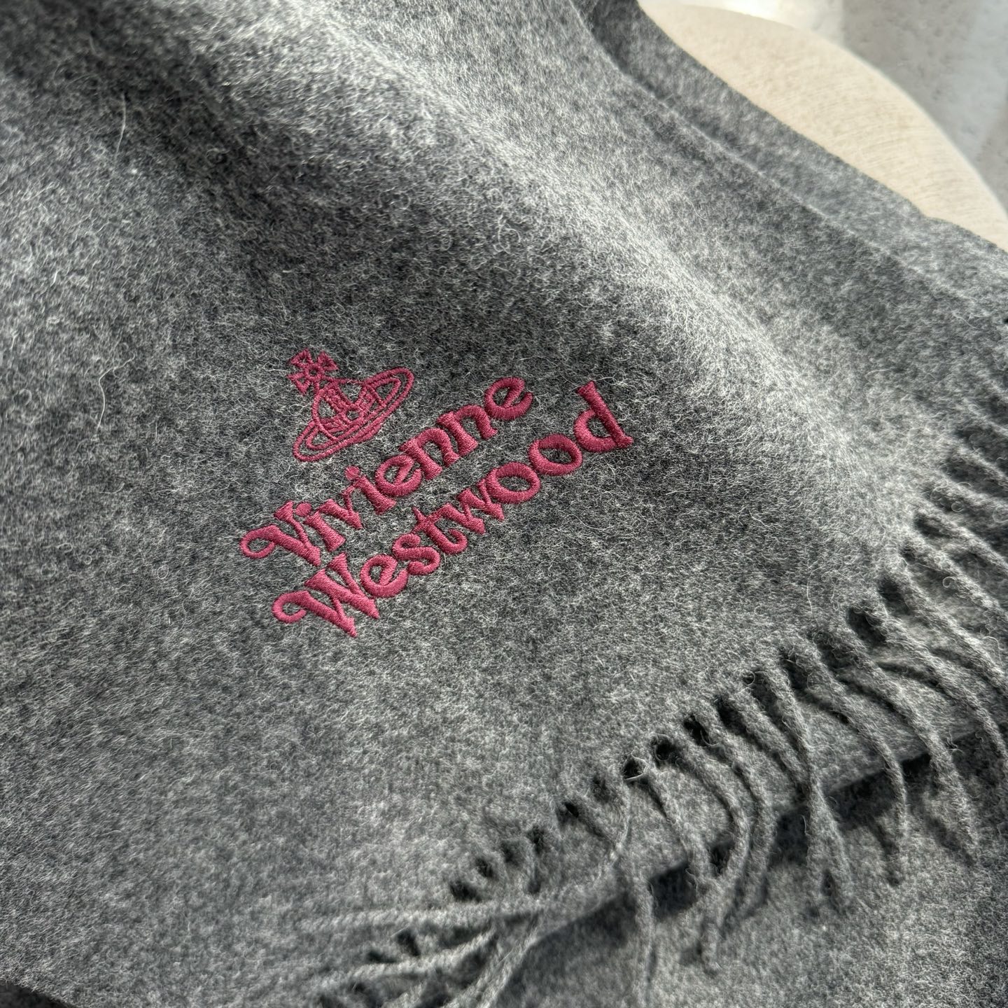 2025小红书最新走火爆款 COS品牌 🪐✨经典大土星围巾🧣vivienne westwood西太后土星