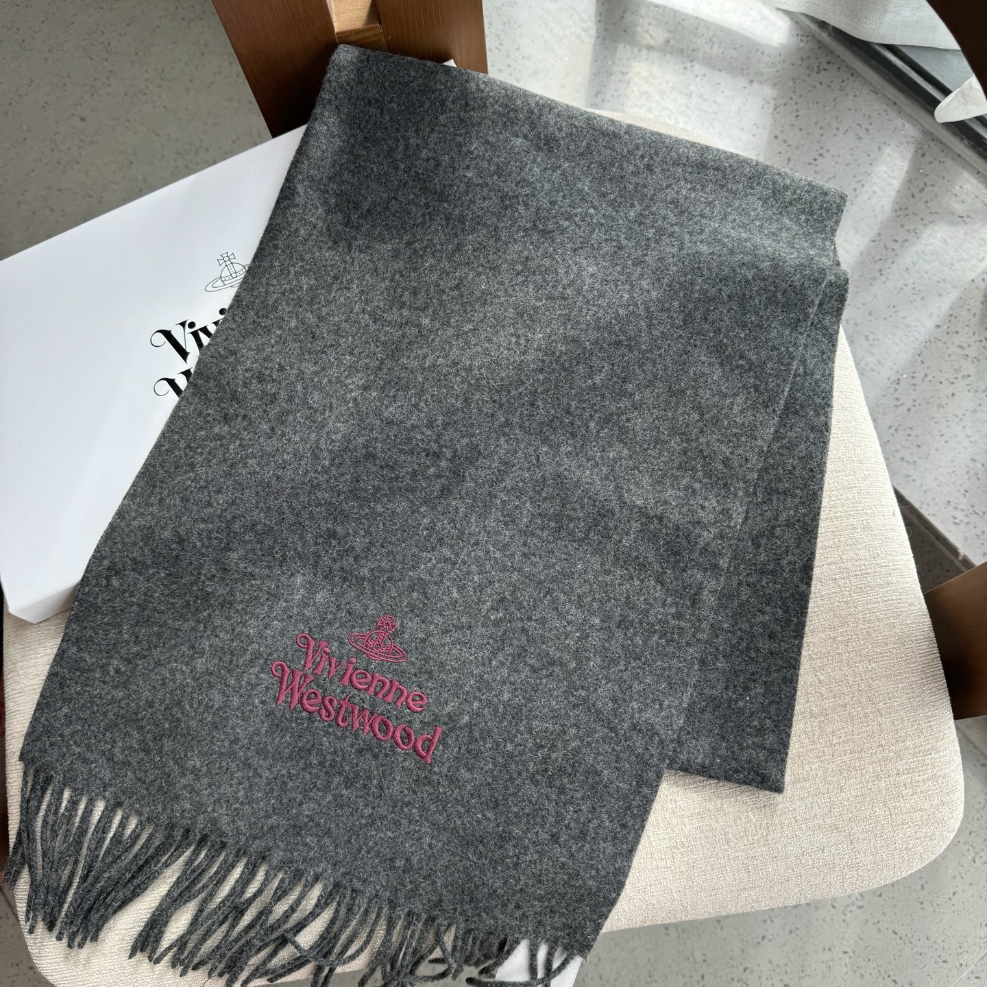 2025小红书最新走火爆款 COS品牌 🪐✨经典大土星围巾🧣vivienne westwood西太后土星