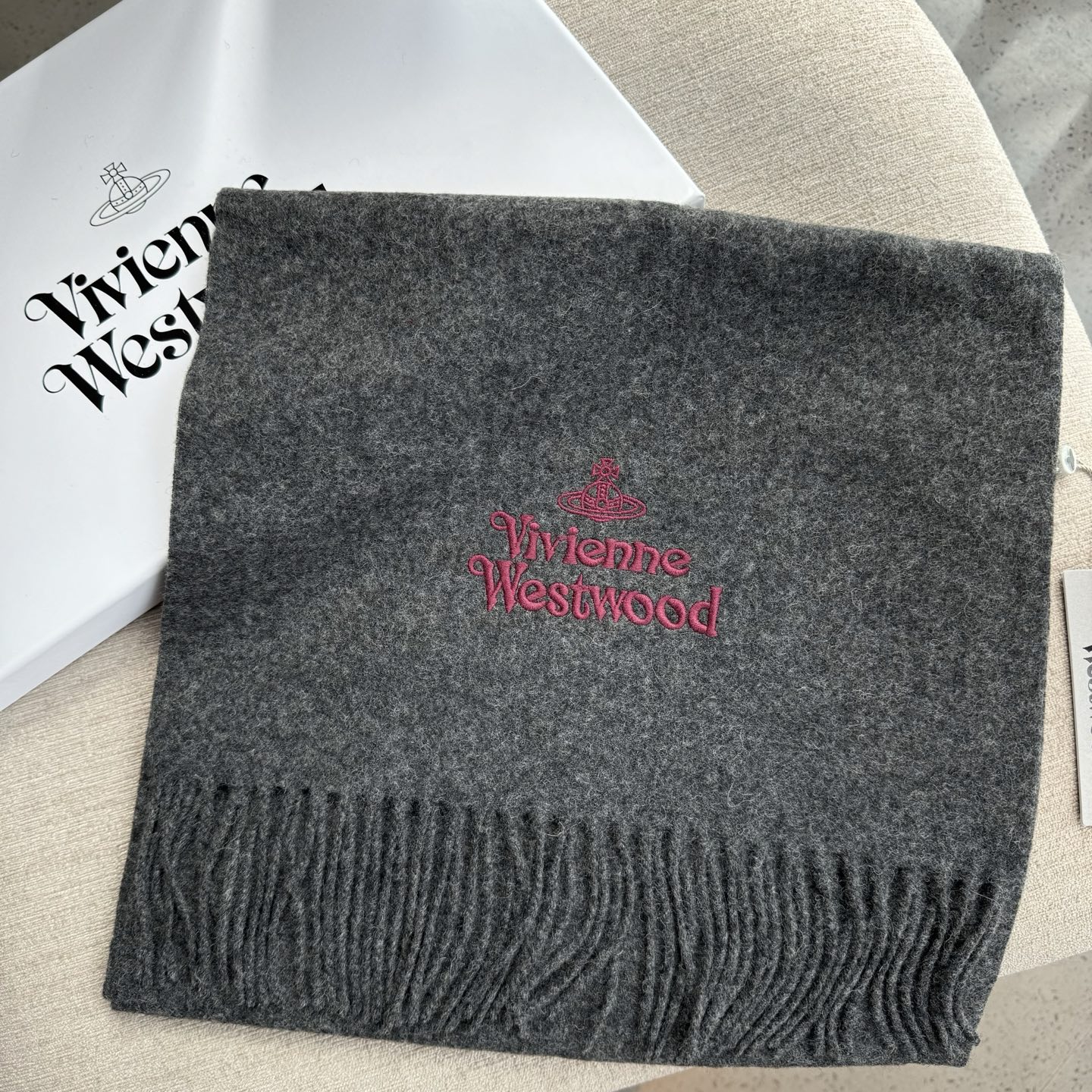 2025小红书最新走火爆款 COS品牌 🪐✨经典大土星围巾🧣vivienne westwood西太后土星