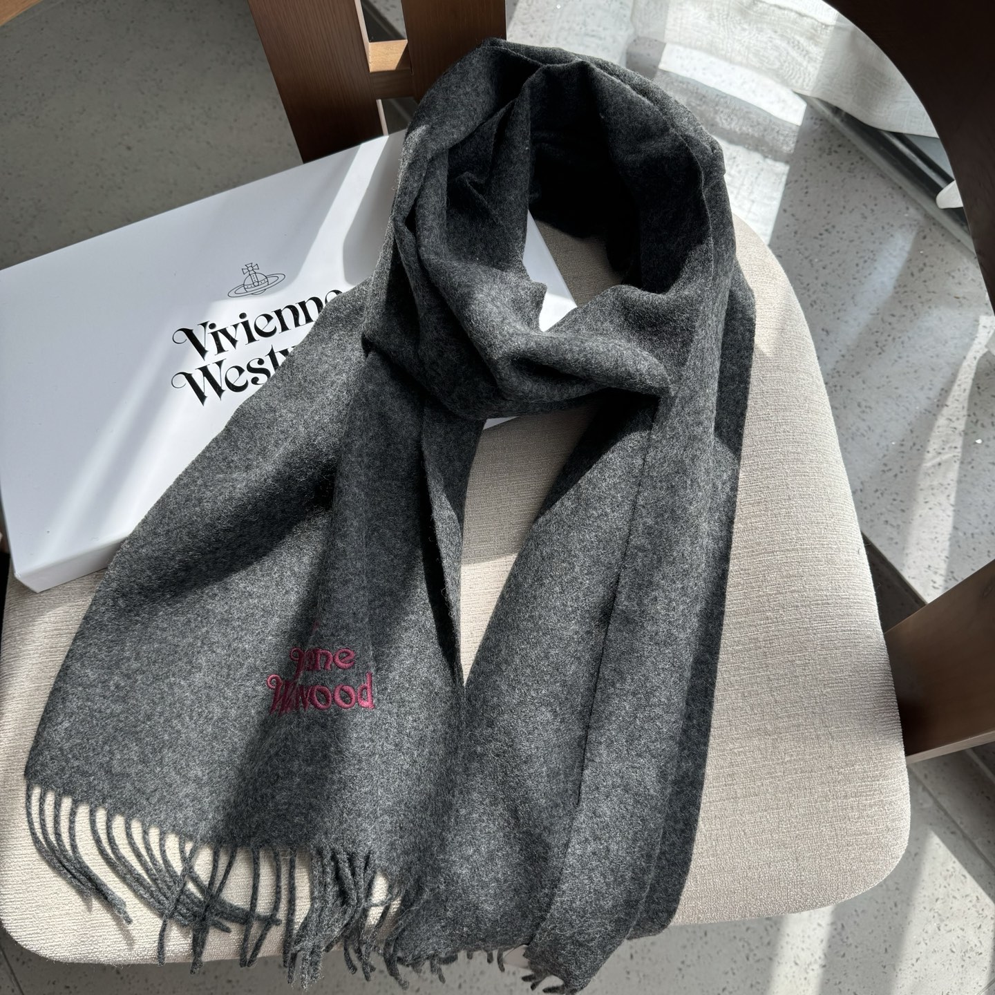 2025小红书最新走火爆款 COS品牌 🪐✨经典大土星围巾🧣vivienne westwood西太后土星