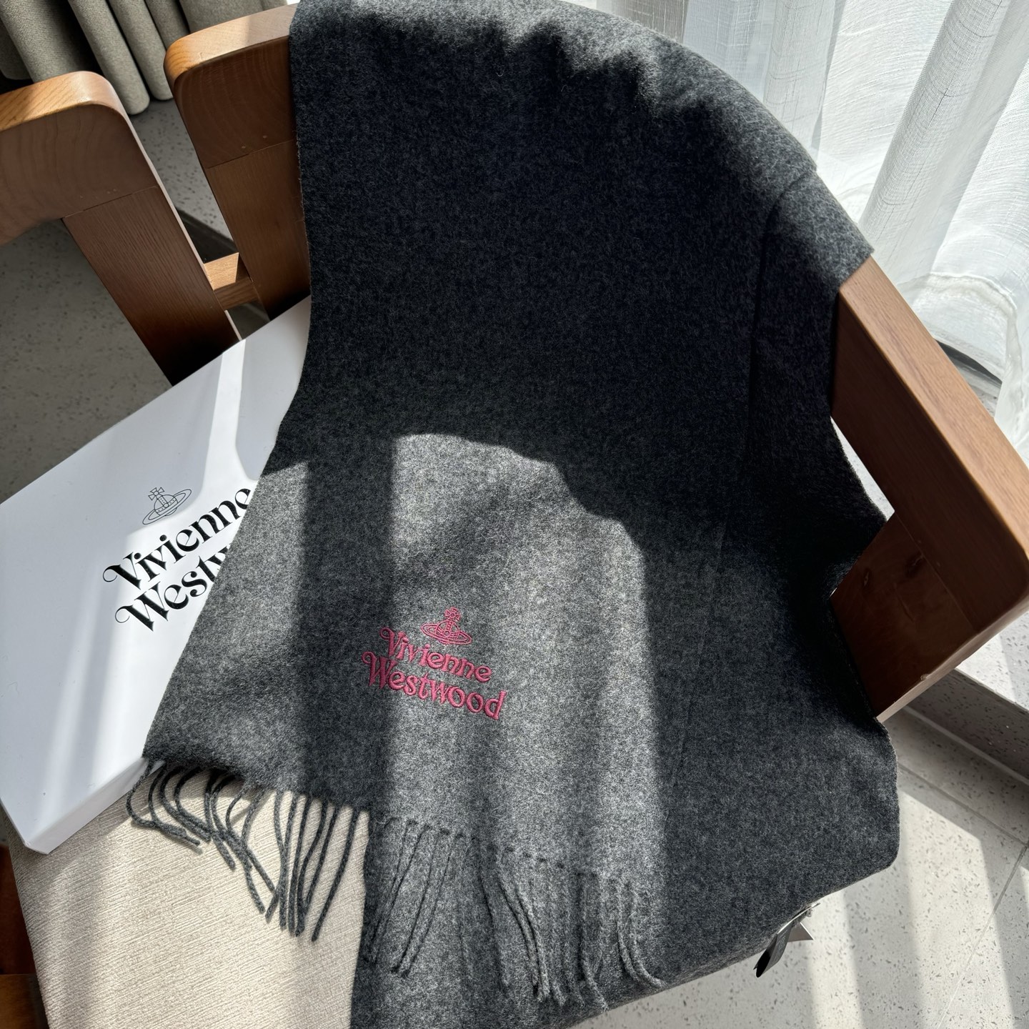 2025小红书最新走火爆款 COS品牌 🪐✨经典大土星围巾🧣vivienne westwood西太后土星