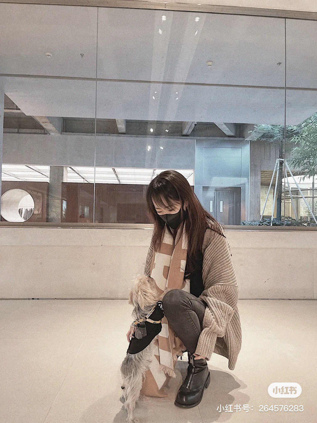 人手一条推荐！！！Burberry最新双面大字母围巾！！】超级推荐！！大字母Logo简约大牌！正反双色，