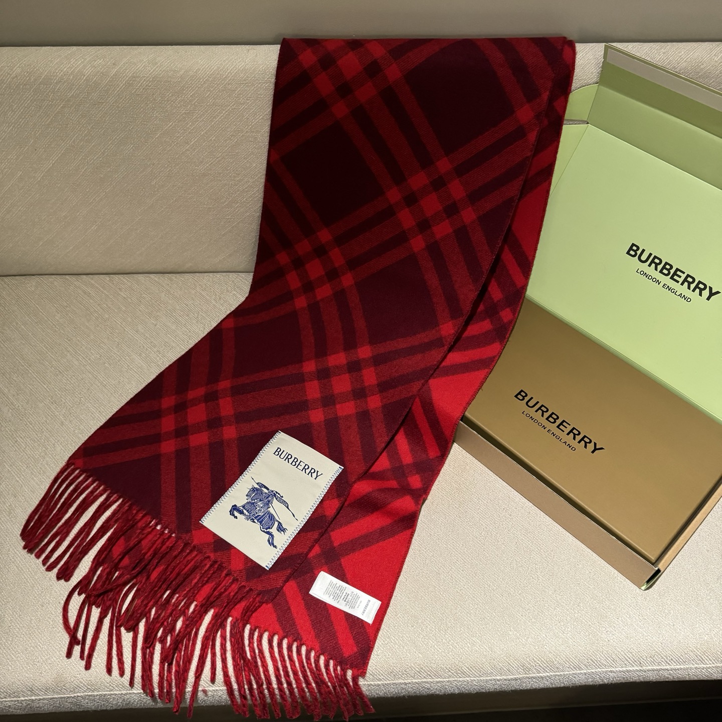 双面围巾 🆕Burberry · 巴宝莉格子围巾❗️好看的要疯掉了，太有型太有魅力了❗️❗️非常斯文时尚