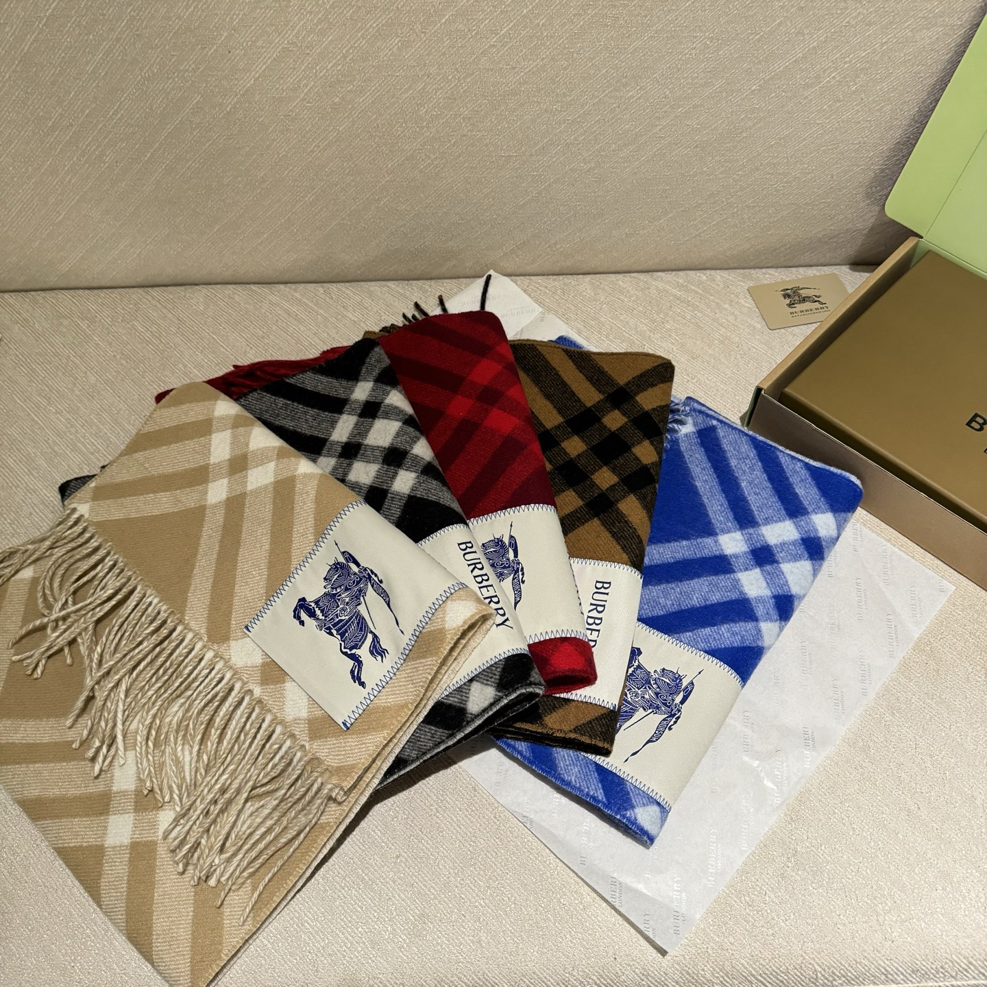 双面围巾 🆕Burberry · 巴宝莉格子围巾❗️好看的要疯掉了，太有型太有魅力了❗️❗️非常斯文时尚