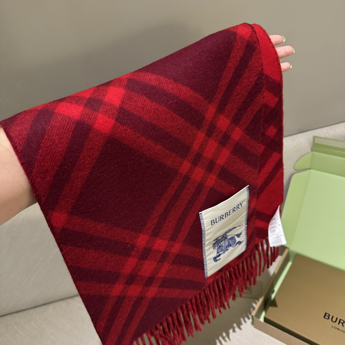 双面围巾 🆕Burberry · 巴宝莉格子围巾❗️好看的要疯掉了，太有型太有魅力了❗️❗️非常斯文时尚