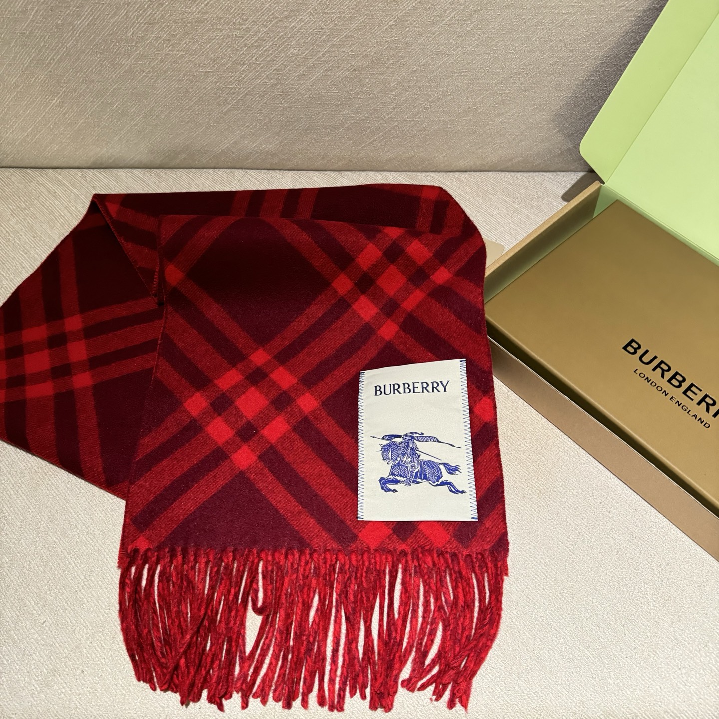 双面围巾 🆕Burberry · 巴宝莉格子围巾❗️好看的要疯掉了，太有型太有魅力了❗️❗️非常斯文时尚