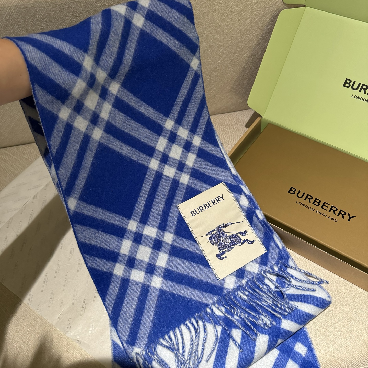 双面围巾 🆕Burberry · 巴宝莉格子围巾❗️好看的要疯掉了，太有型太有魅力了❗️❗️非常斯文时尚