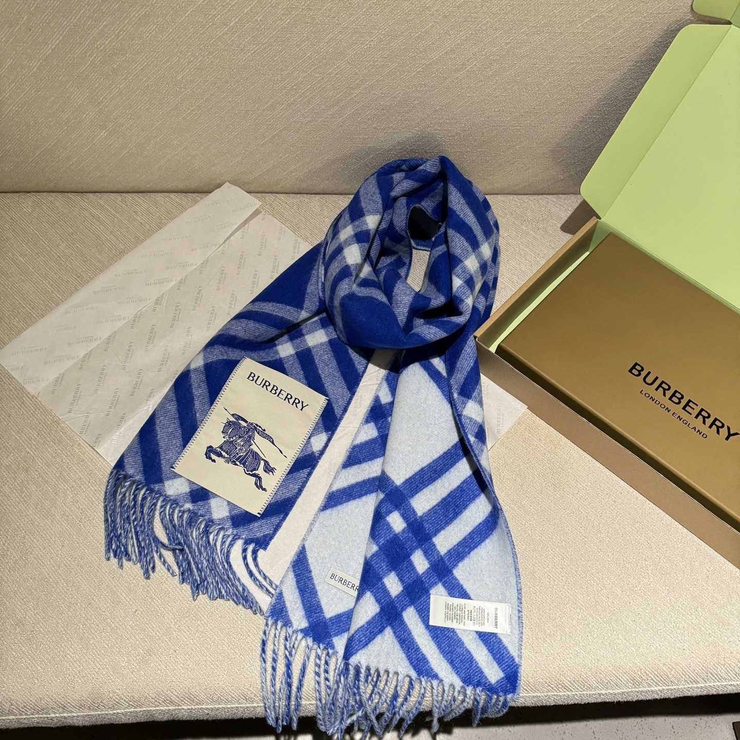 双面围巾 🆕Burberry · 巴宝莉格子围巾❗️好看的要疯掉了，太有型太有魅力了❗️❗️非常斯文时尚