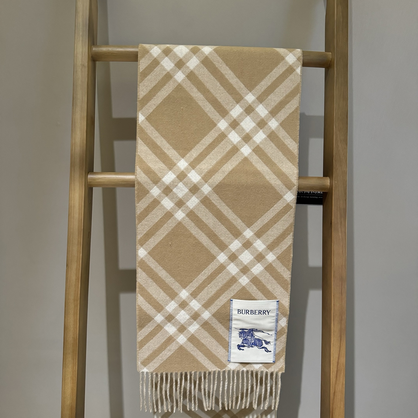 双面围巾 🆕Burberry · 巴宝莉格子围巾❗️好看的要疯掉了，太有型太有魅力了❗️❗️非常斯文时尚