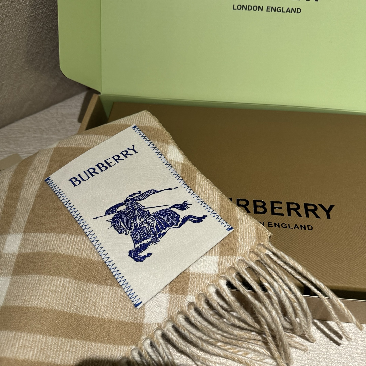 双面围巾 🆕Burberry · 巴宝莉格子围巾❗️好看的要疯掉了，太有型太有魅力了❗️❗️非常斯文时尚