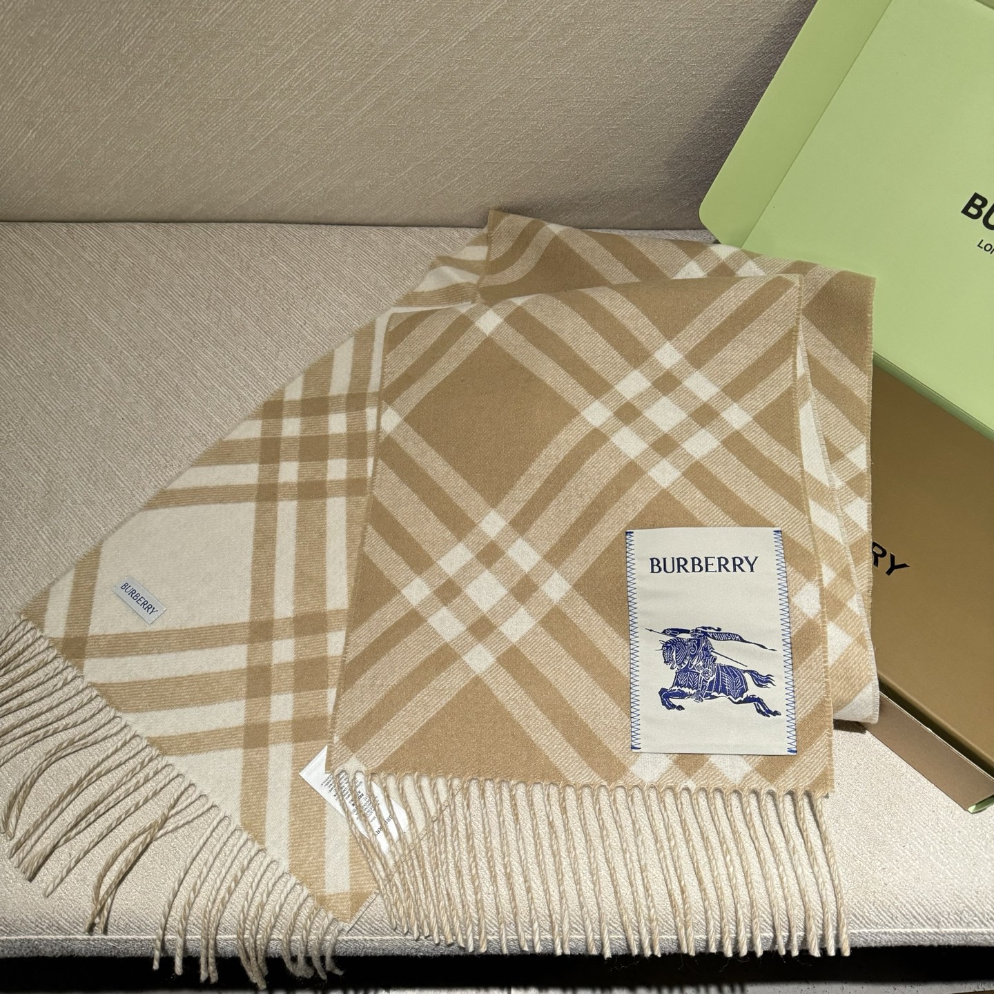 双面围巾 🆕Burberry · 巴宝莉格子围巾❗️好看的要疯掉了，太有型太有魅力了❗️❗️非常斯文时尚