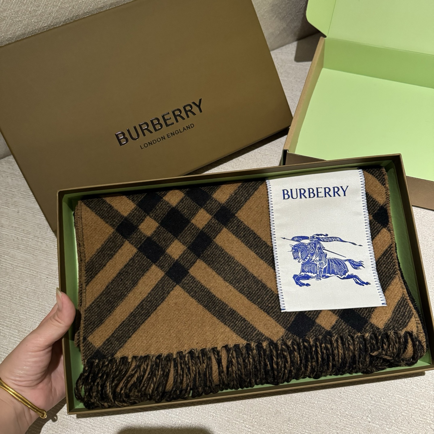 双面围巾 🆕Burberry · 巴宝莉格子围巾❗️好看的要疯掉了，太有型太有魅力了❗️❗️非常斯文时尚