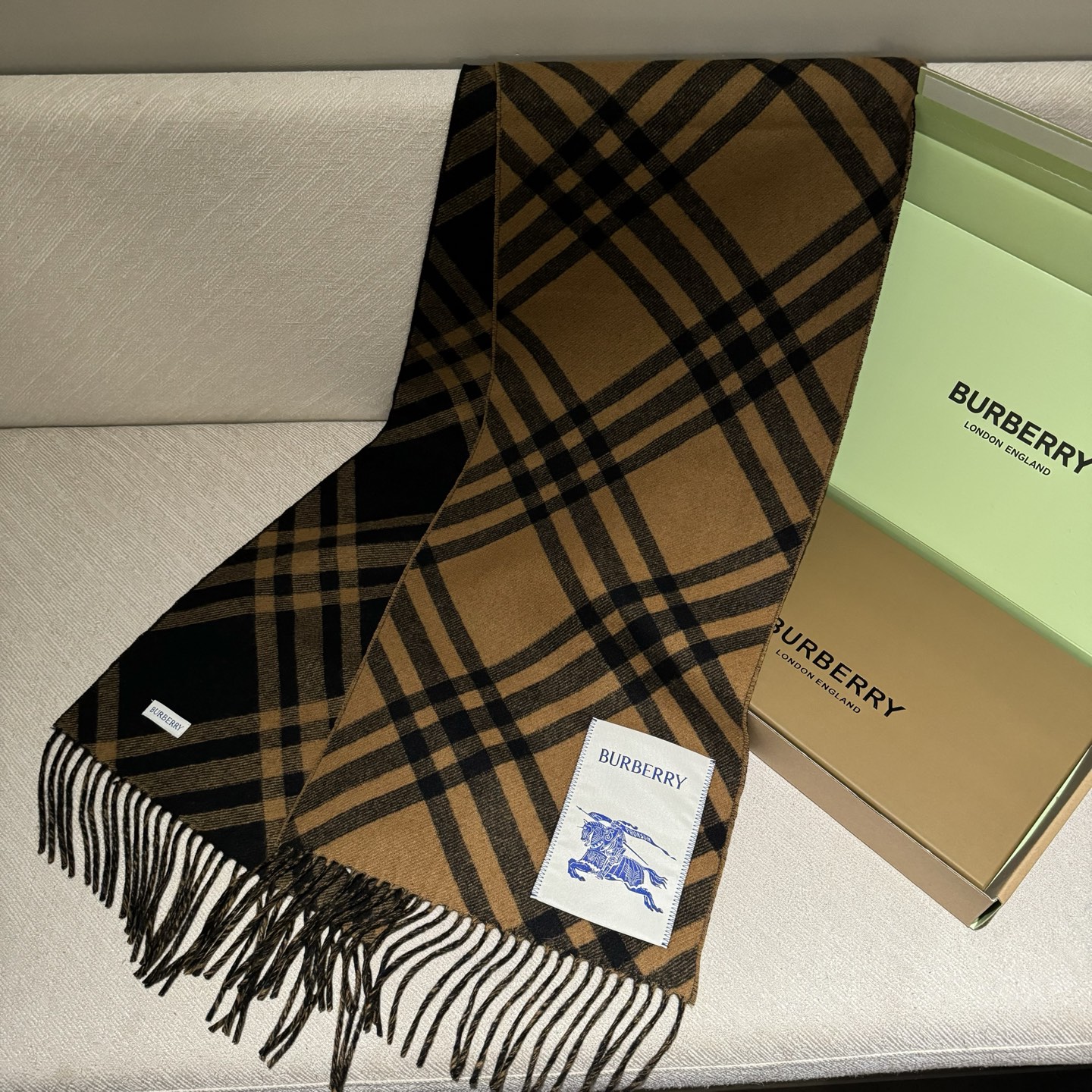 双面围巾 🆕Burberry · 巴宝莉格子围巾❗️好看的要疯掉了，太有型太有魅力了❗️❗️非常斯文时尚