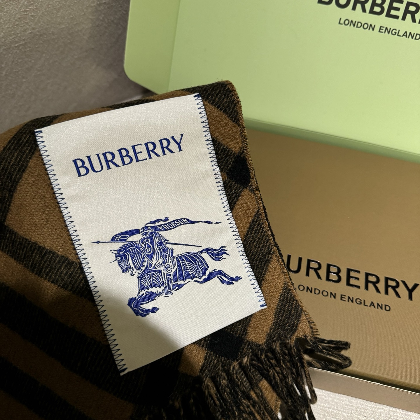 双面围巾 🆕Burberry · 巴宝莉格子围巾❗️好看的要疯掉了，太有型太有魅力了❗️❗️非常斯文时尚
