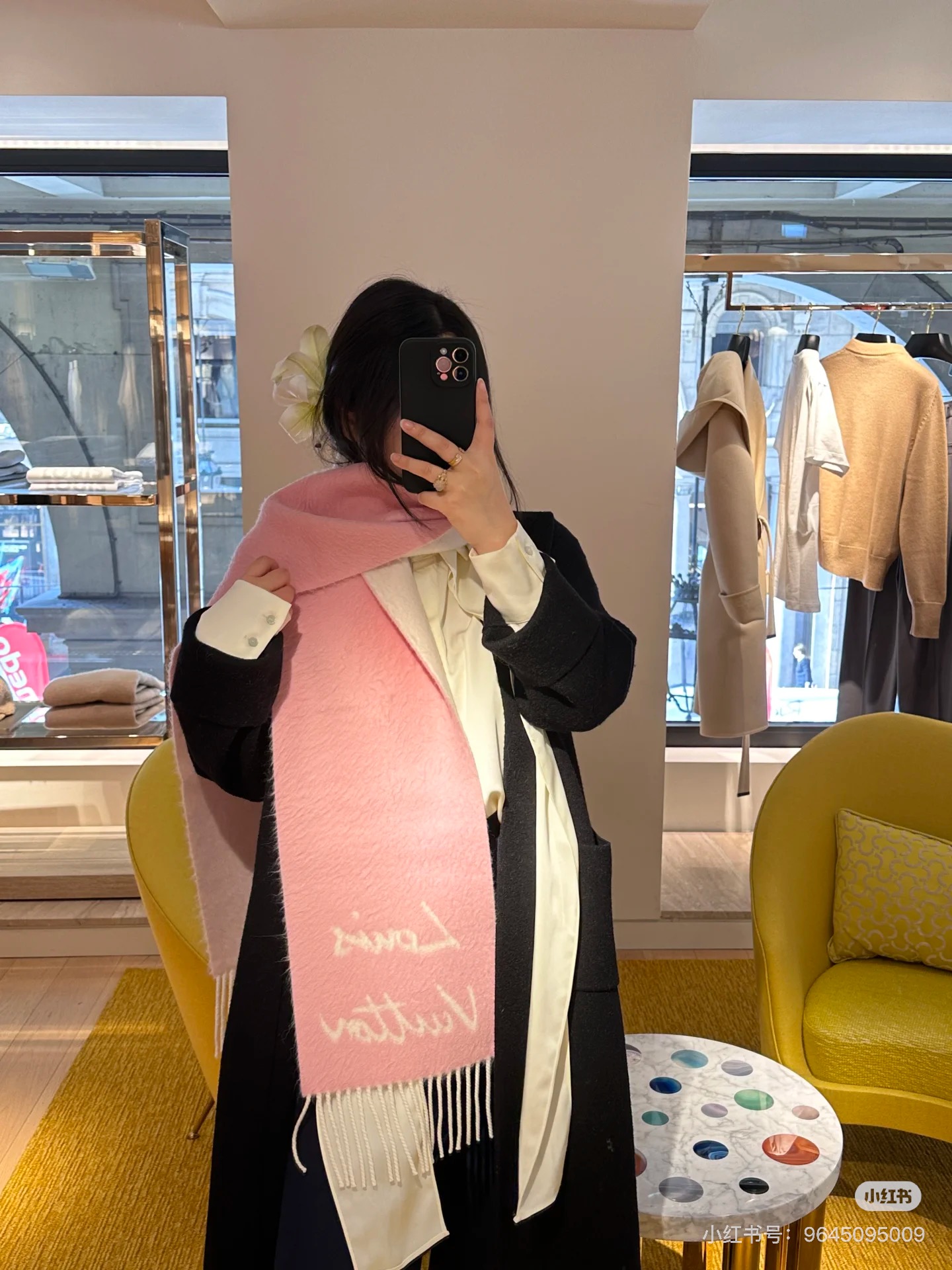 Lv新款 粉粉嫩嫩的羊毛围巾 快来入手58%羊毛➕42%羊驼毛 网红专柜都在抢断货 现货发售 尺寸是22