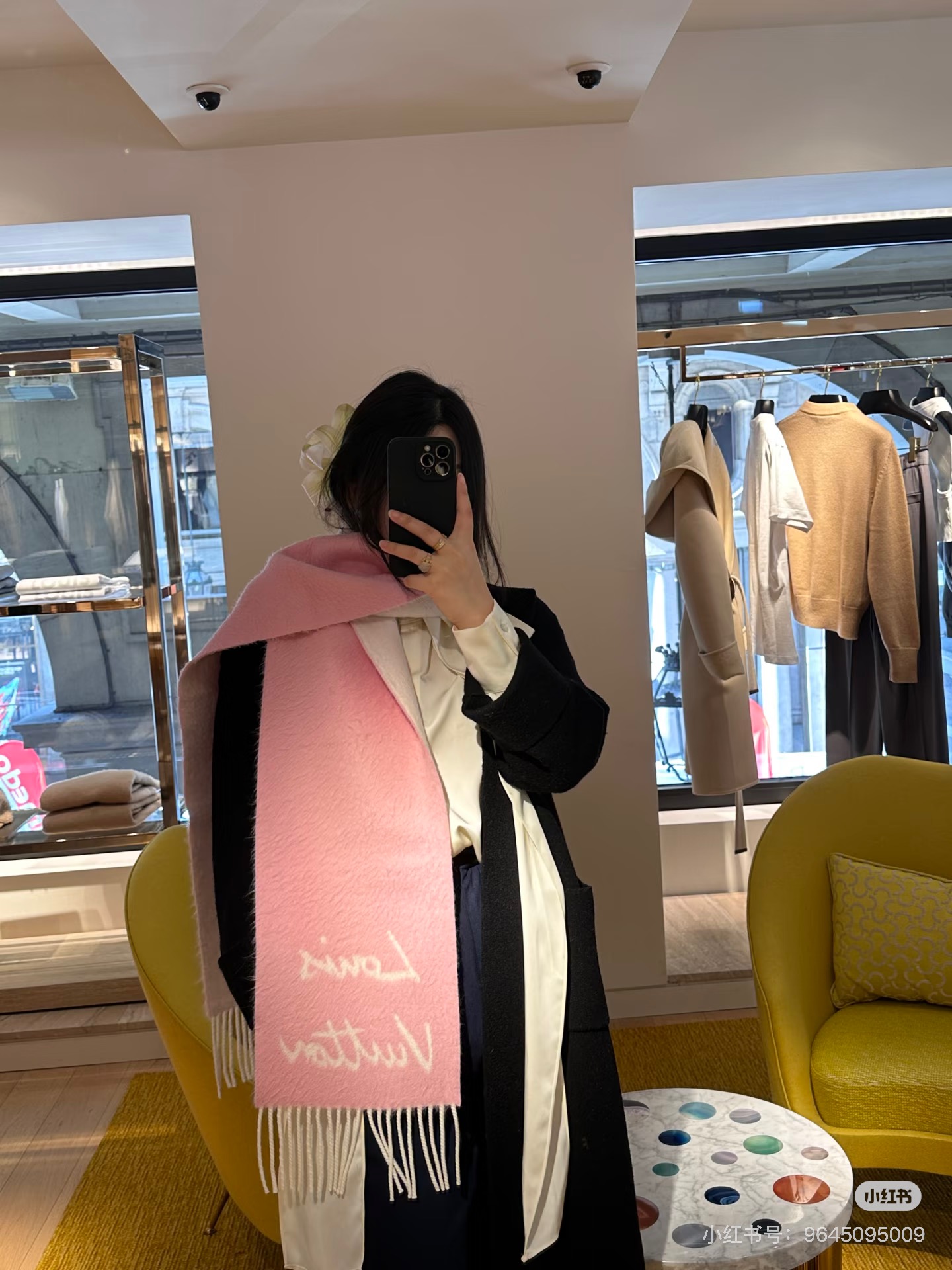 Lv新款 粉粉嫩嫩的羊毛围巾 快来入手58%羊毛➕42%羊驼毛 网红专柜都在抢断货 现货发售 尺寸是22