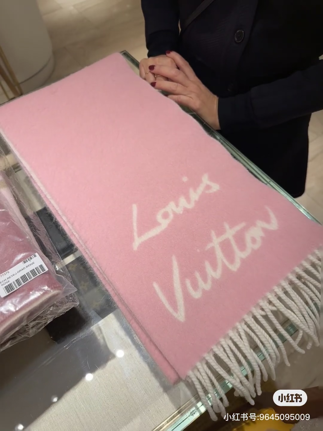 Louis Vuitton Lv新款 粉粉嫩嫩的羊毛围巾 快来入手58%羊毛 42%羊驼毛 都在抢断货 售