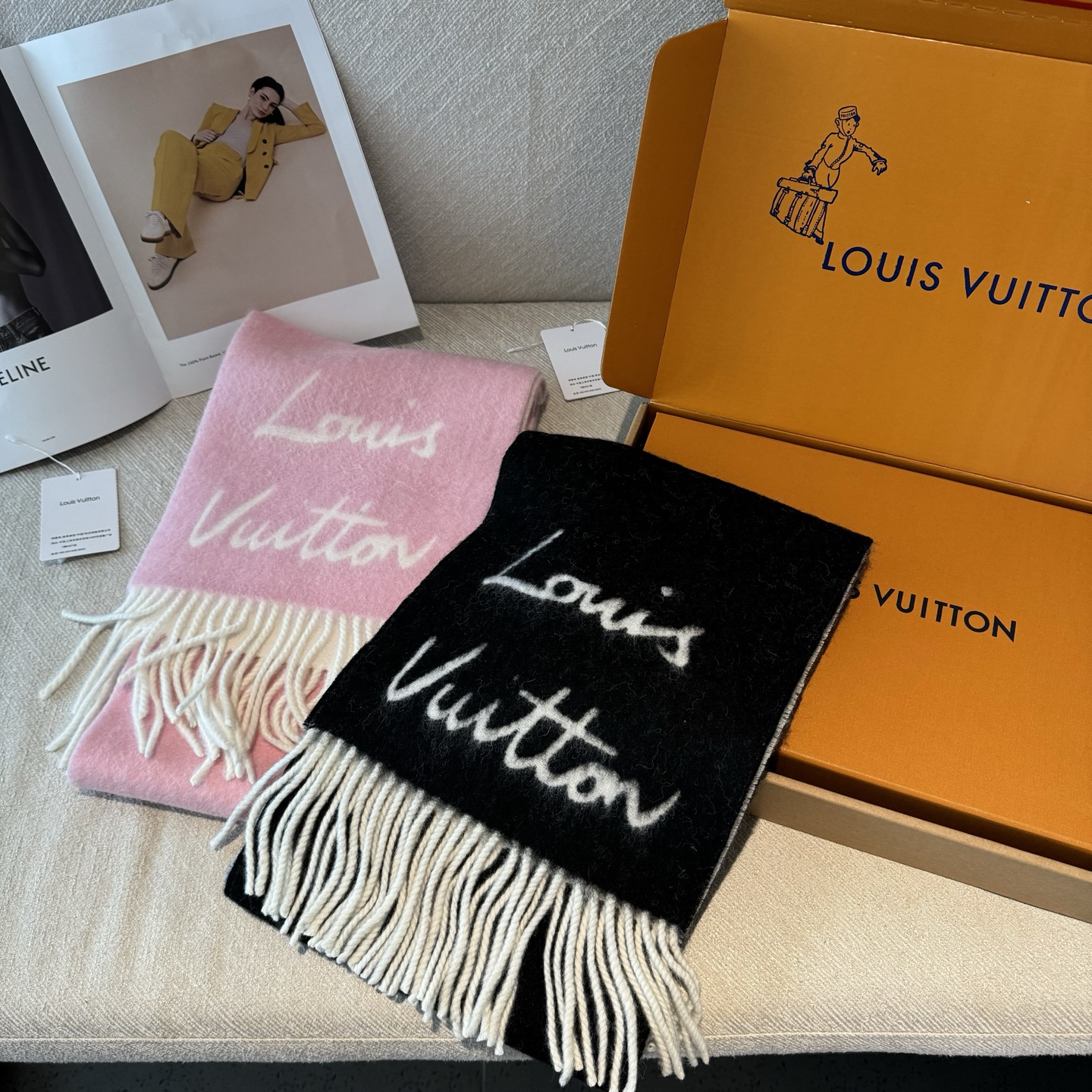 Lv新款 粉粉嫩嫩的羊毛围巾 快来入手58%羊毛➕42%羊驼毛 网红专柜都在抢断货 现货发售 尺寸是22