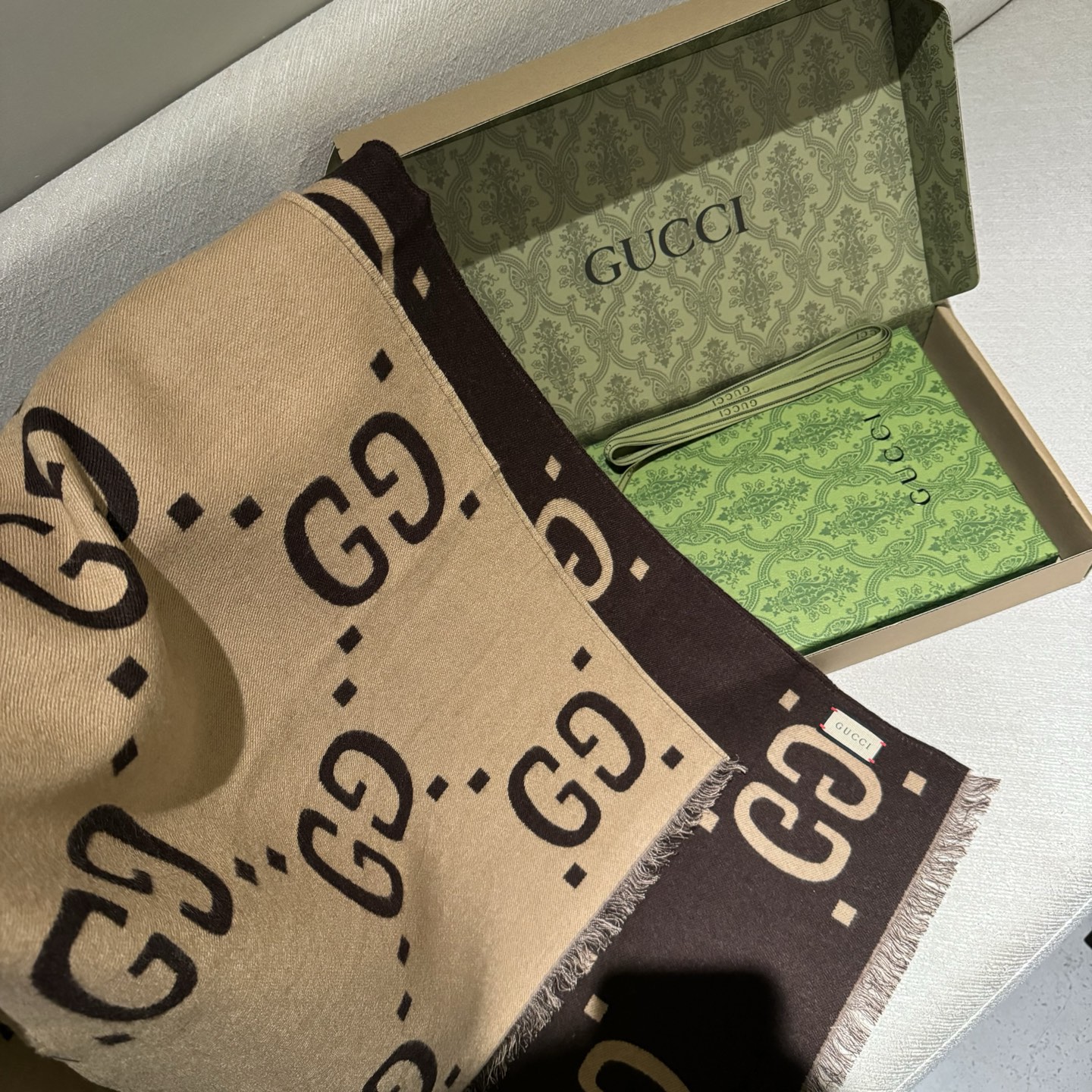 古奇重磅推荐❗️细节GG标识作为Gucci颇具代表性的传统精髓，始终与系列密不可分，以饱含新意的现代方式