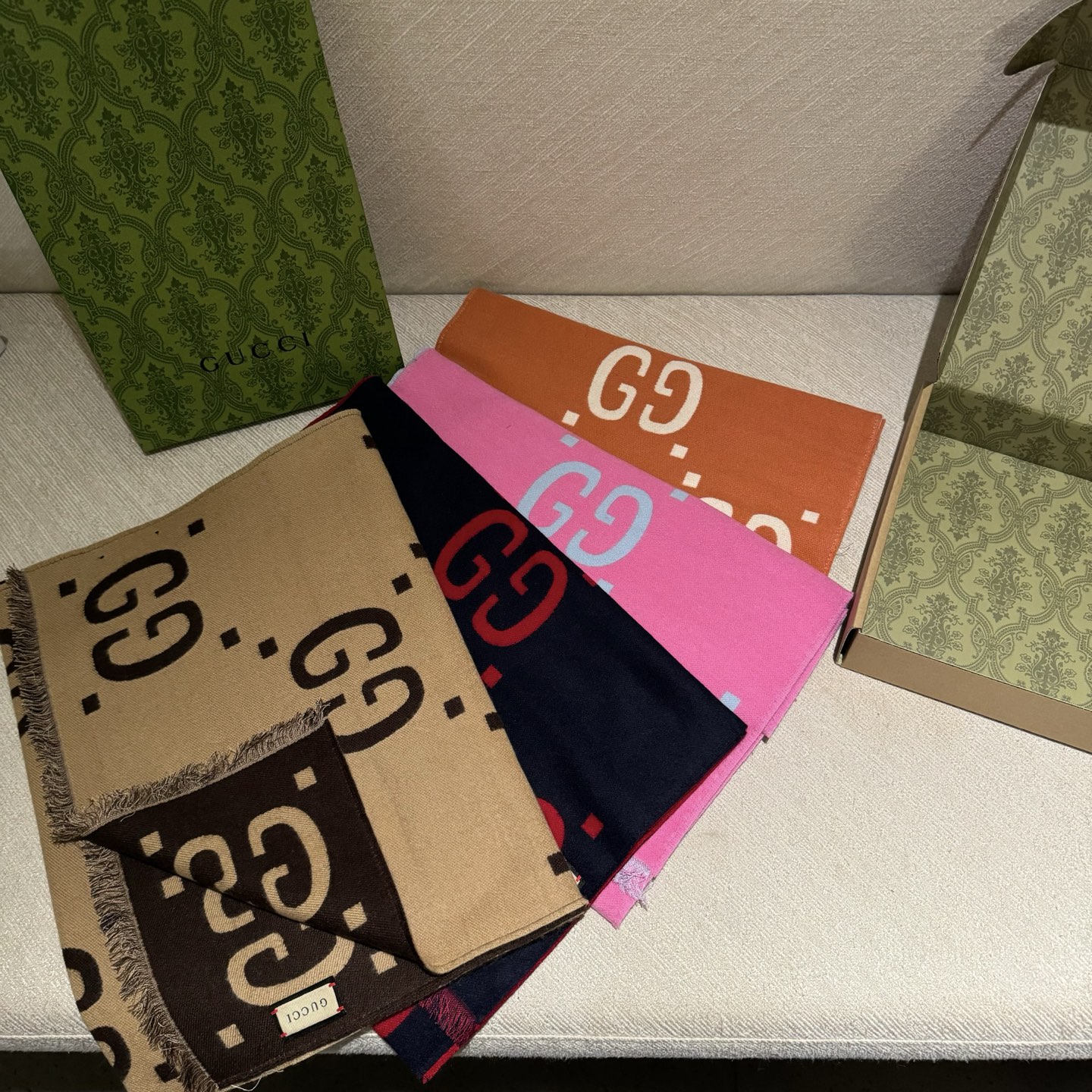 古奇重磅推荐❗️细节GG标识作为Gucci颇具代表性的传统精髓，始终与系列密不可分，以饱含新意的现代方式