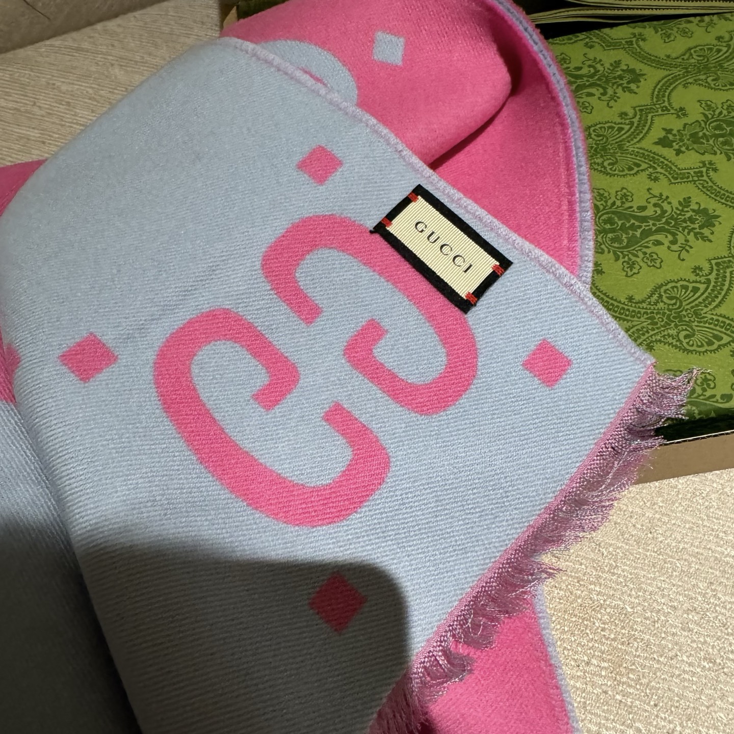 古奇重磅推荐❗️细节GG标识作为Gucci颇具代表性的传统精髓，始终与系列密不可分，以饱含新意的现代方式