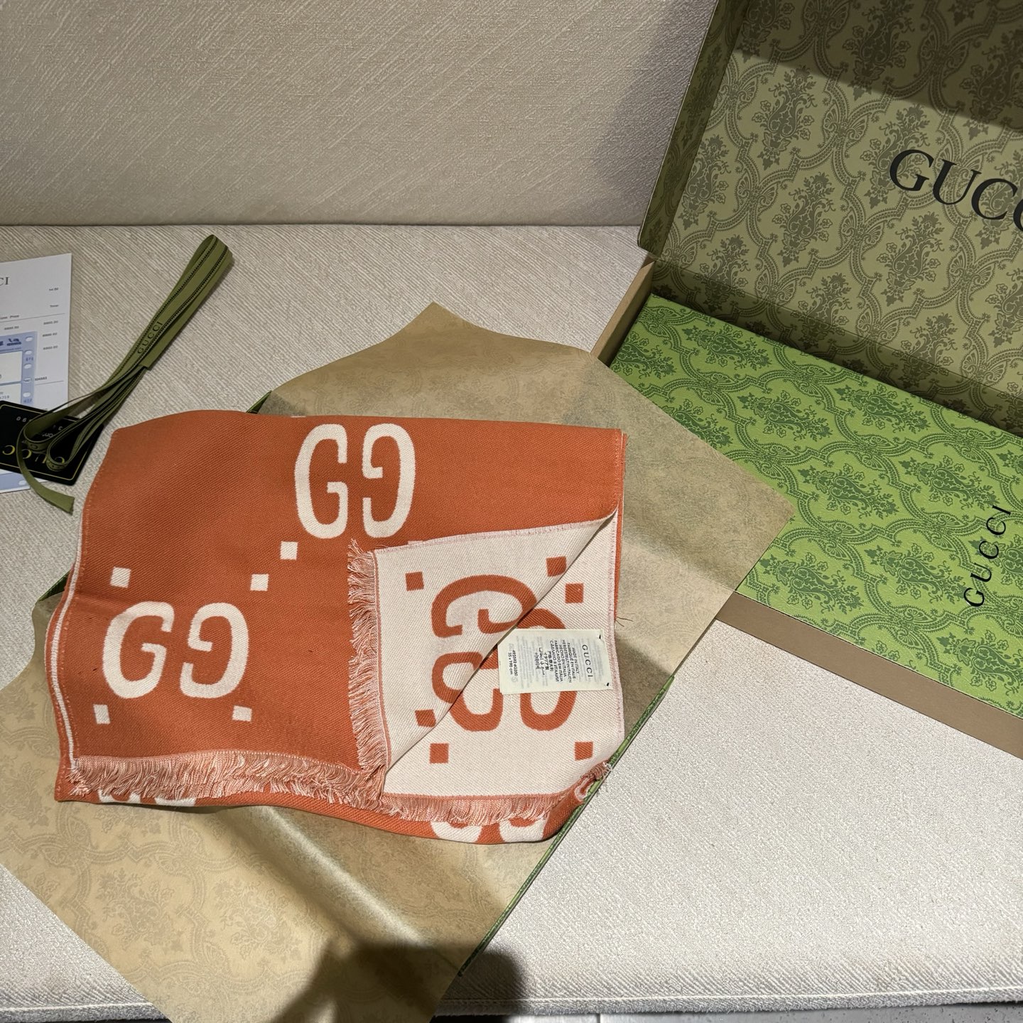 古奇重磅推荐❗️细节GG标识作为Gucci颇具代表性的传统精髓，始终与系列密不可分，以饱含新意的现代方式