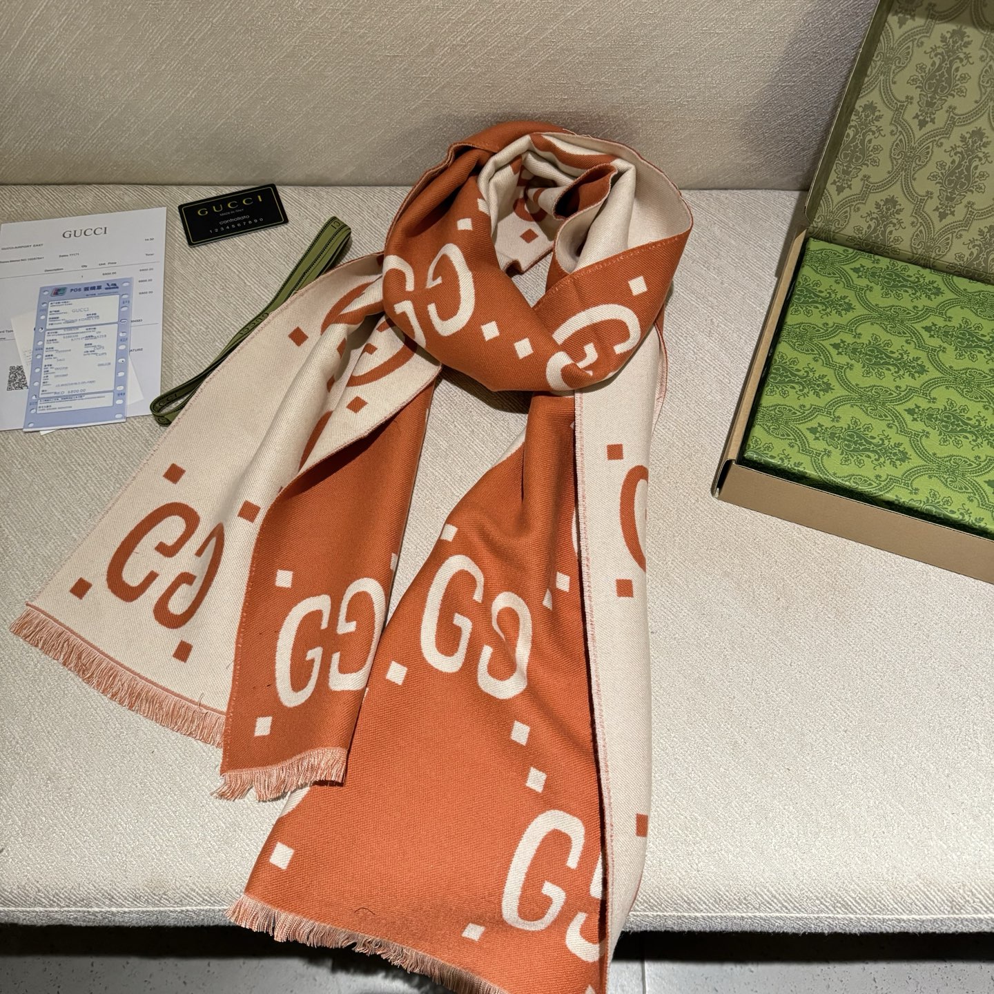 古奇重磅推荐❗️细节GG标识作为Gucci颇具代表性的传统精髓，始终与系列密不可分，以饱含新意的现代方式