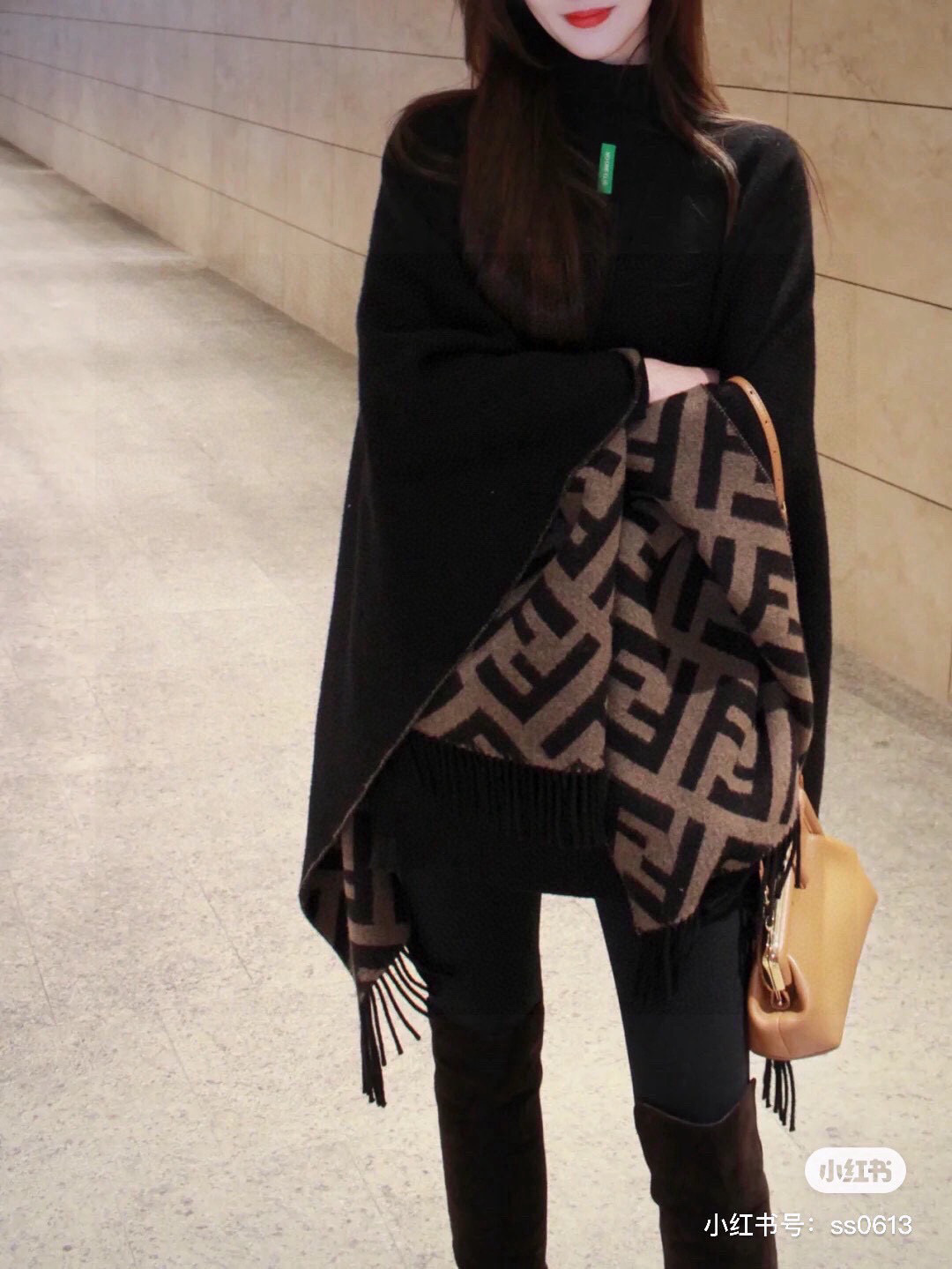 高品质到货 终于出货 芬迪Fendi重磅最新经典FF字母元素双面老花斗篷，大极品，专柜15500大洋，也