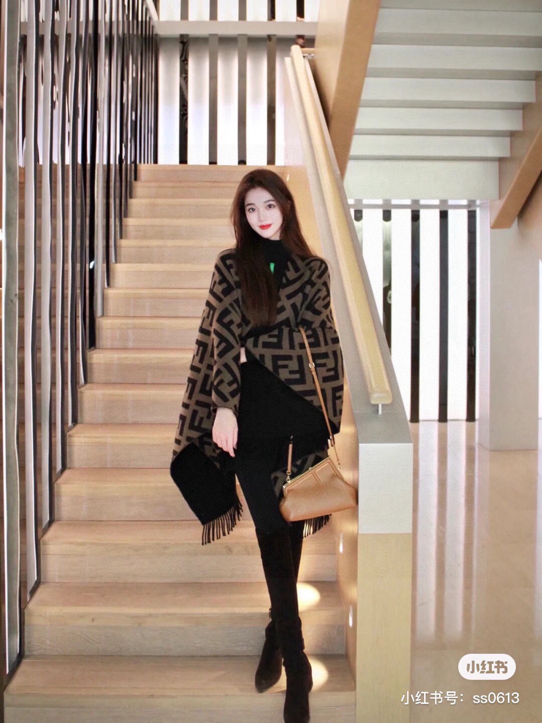 高品质到货 终于出货 芬迪Fendi重磅最新经典FF字母元素双面老花斗篷，大极品，专柜15500大洋，也