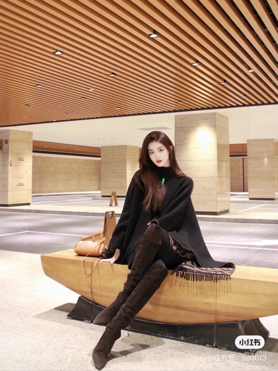 高品质到货 终于出货 芬迪Fendi重磅最新经典FF字母元素双面老花斗篷，大极品，专柜15500大洋，也