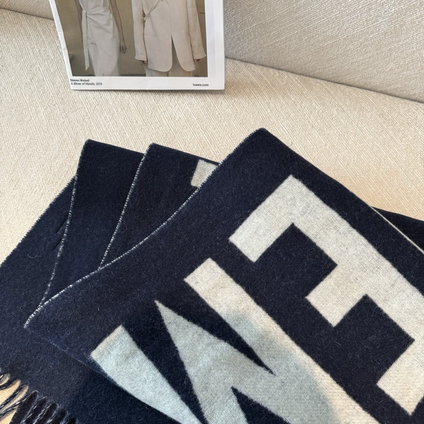 ✨✨Jacquemus 双面围巾❗今年真的被疯狂种草 今年冬天就非宠这条 好看的要疯掉了，太有型太有魅力