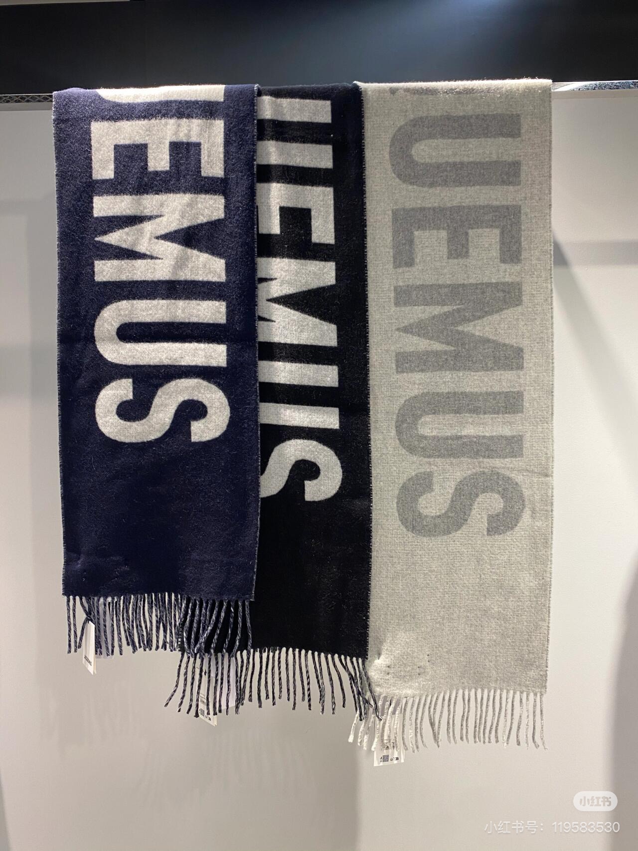 Jacquemus Jacquemus 双面围巾 今年真的被疯狂种草 今年冬天就非宠这条 的要疯掉了