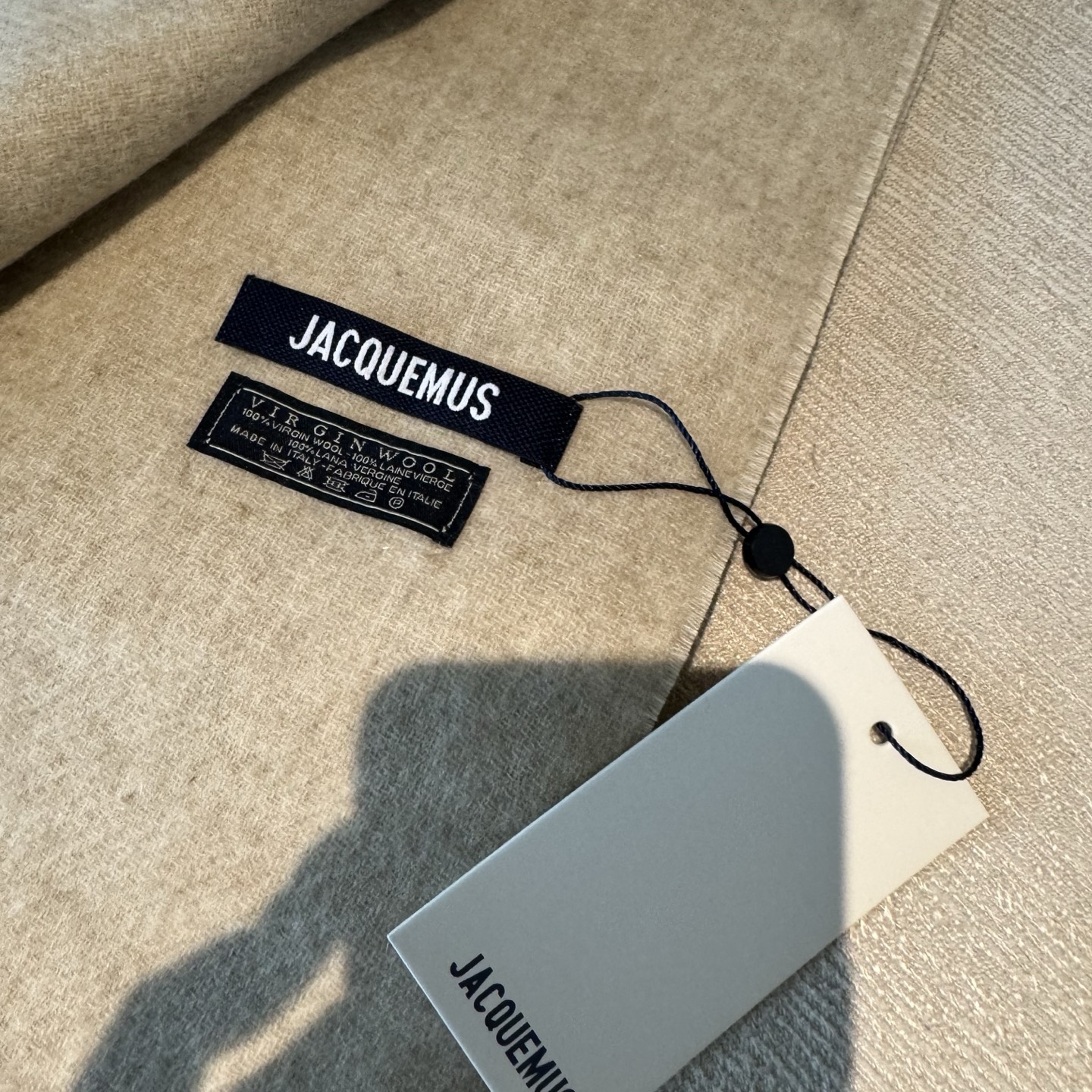 Jacquemus Jacquemus 双面围巾 今年真的被疯狂种草 今年冬天就非宠这条 的要疯掉了