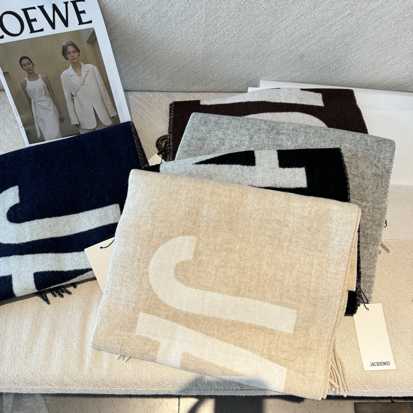 ✨✨Jacquemus 双面围巾❗今年真的被疯狂种草 今年冬天就非宠这条 好看的要疯掉了，太有型太有魅力