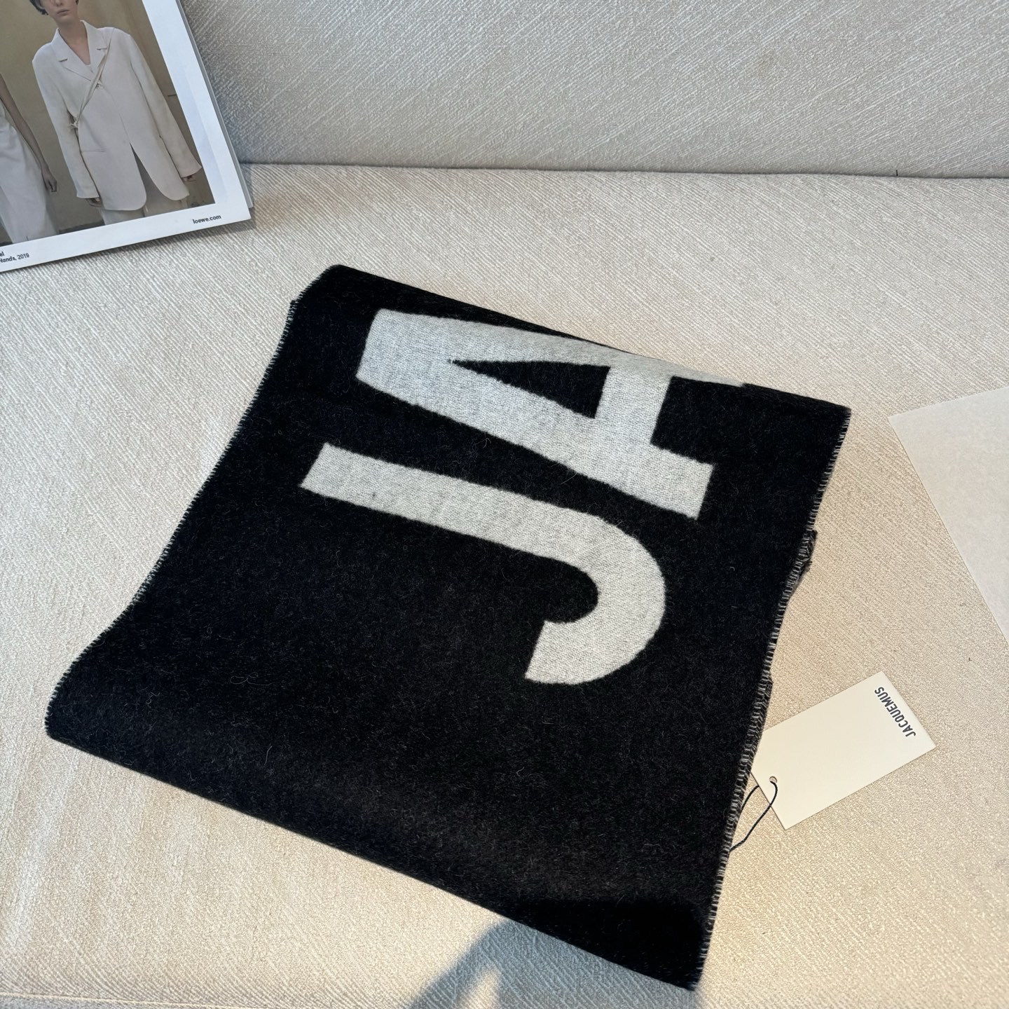 ✨✨Jacquemus 双面围巾❗今年真的被疯狂种草 今年冬天就非宠这条 好看的要疯掉了，太有型太有魅力