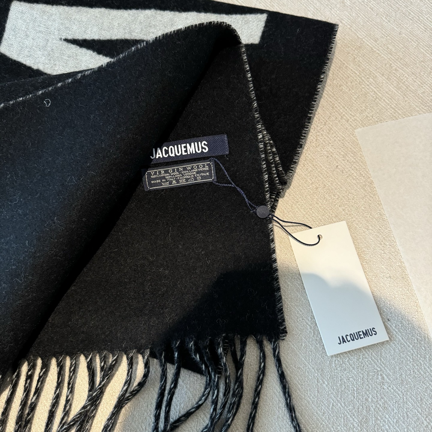 ✨✨Jacquemus 双面围巾❗今年真的被疯狂种草 今年冬天就非宠这条 好看的要疯掉了，太有型太有魅力