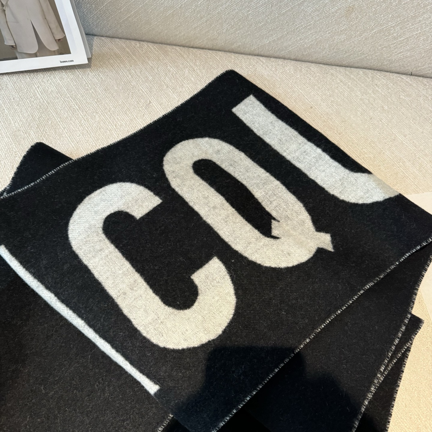 ✨✨Jacquemus 双面围巾❗今年真的被疯狂种草 今年冬天就非宠这条 好看的要疯掉了，太有型太有魅力