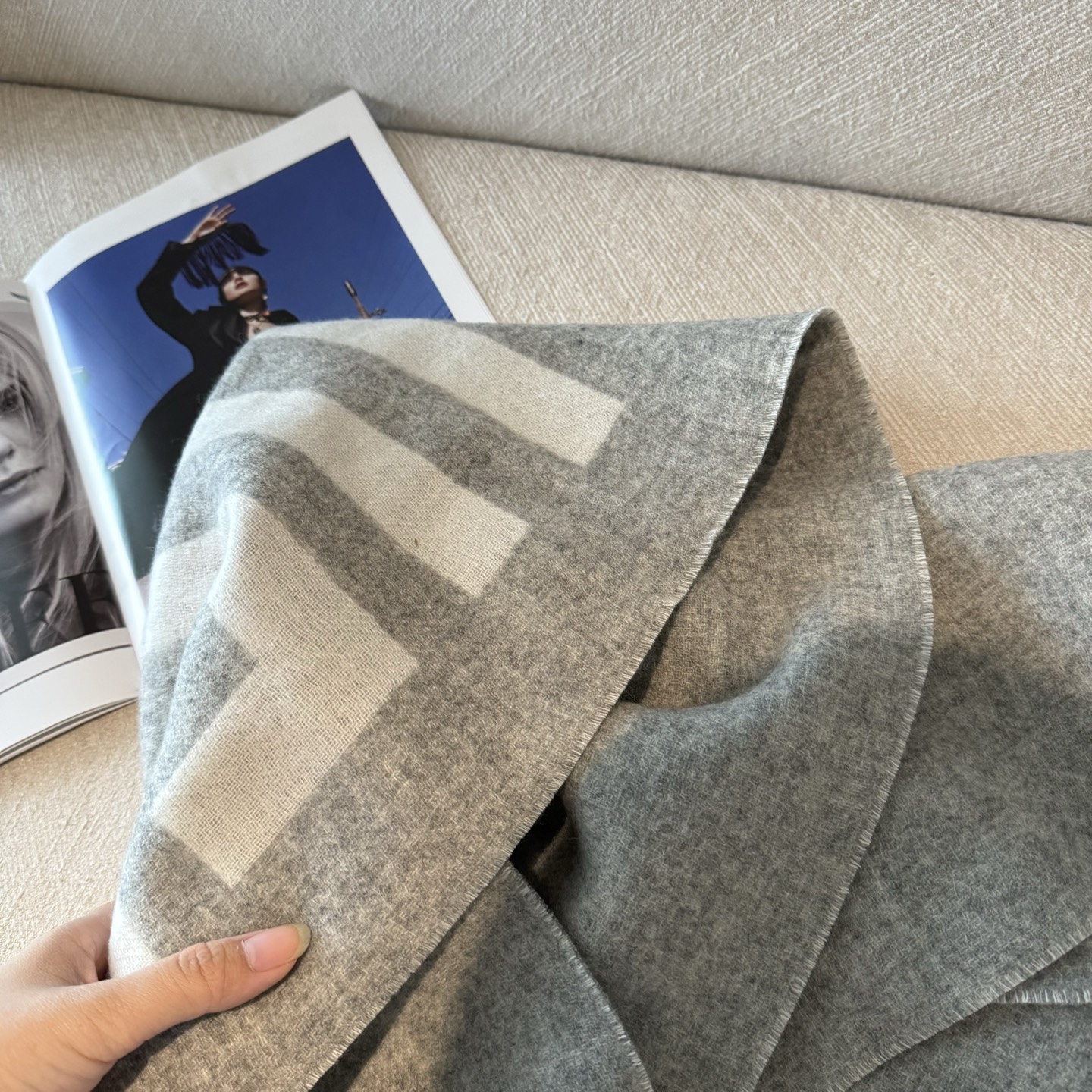 ✨✨Jacquemus 双面围巾❗今年真的被疯狂种草 今年冬天就非宠这条 好看的要疯掉了，太有型太有魅力