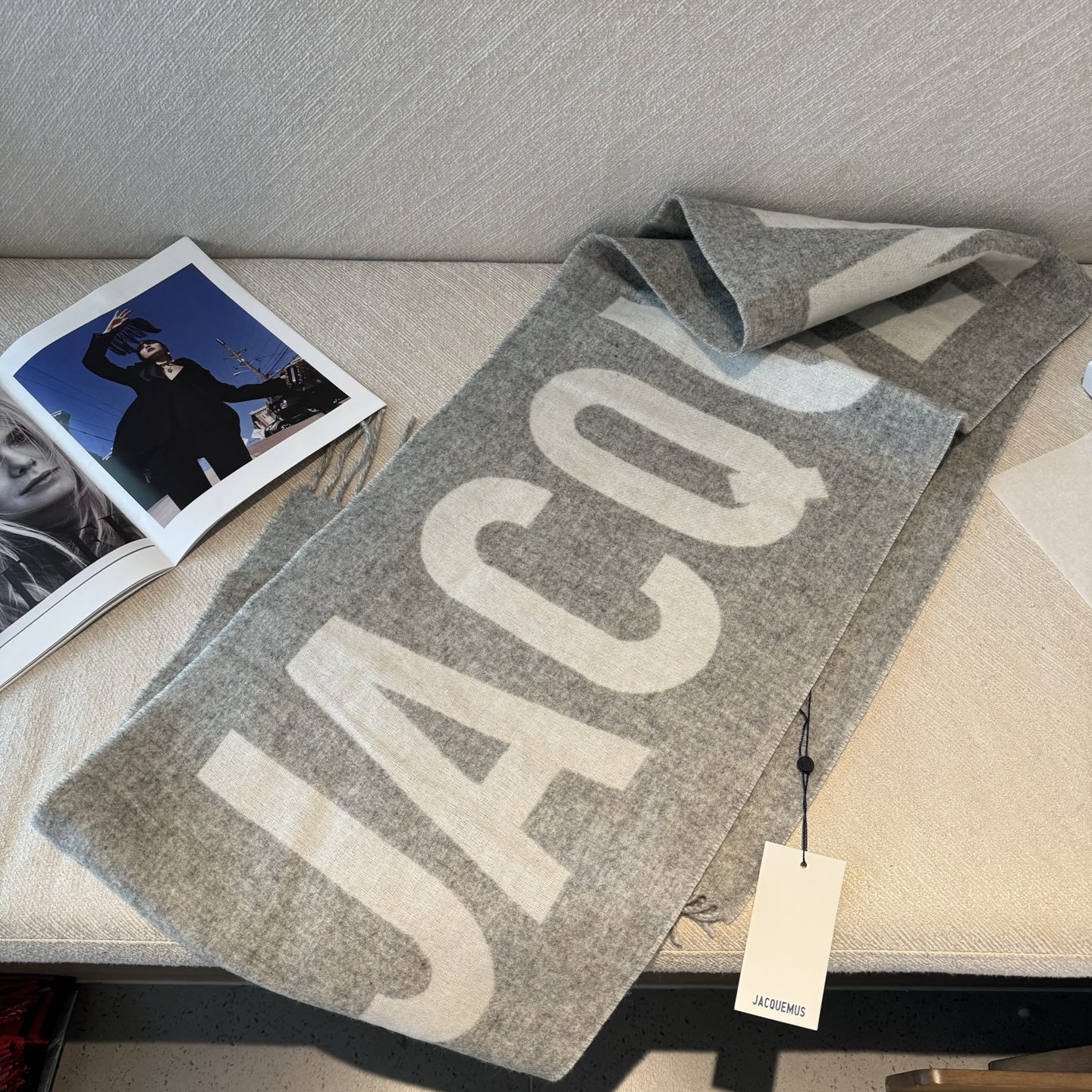 ✨✨Jacquemus 双面围巾❗今年真的被疯狂种草 今年冬天就非宠这条 好看的要疯掉了，太有型太有魅力