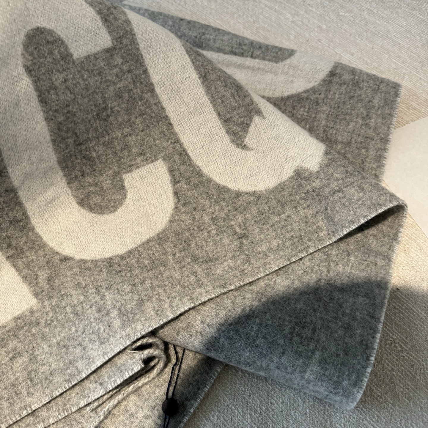 ✨✨Jacquemus 双面围巾❗今年真的被疯狂种草 今年冬天就非宠这条 好看的要疯掉了，太有型太有魅力