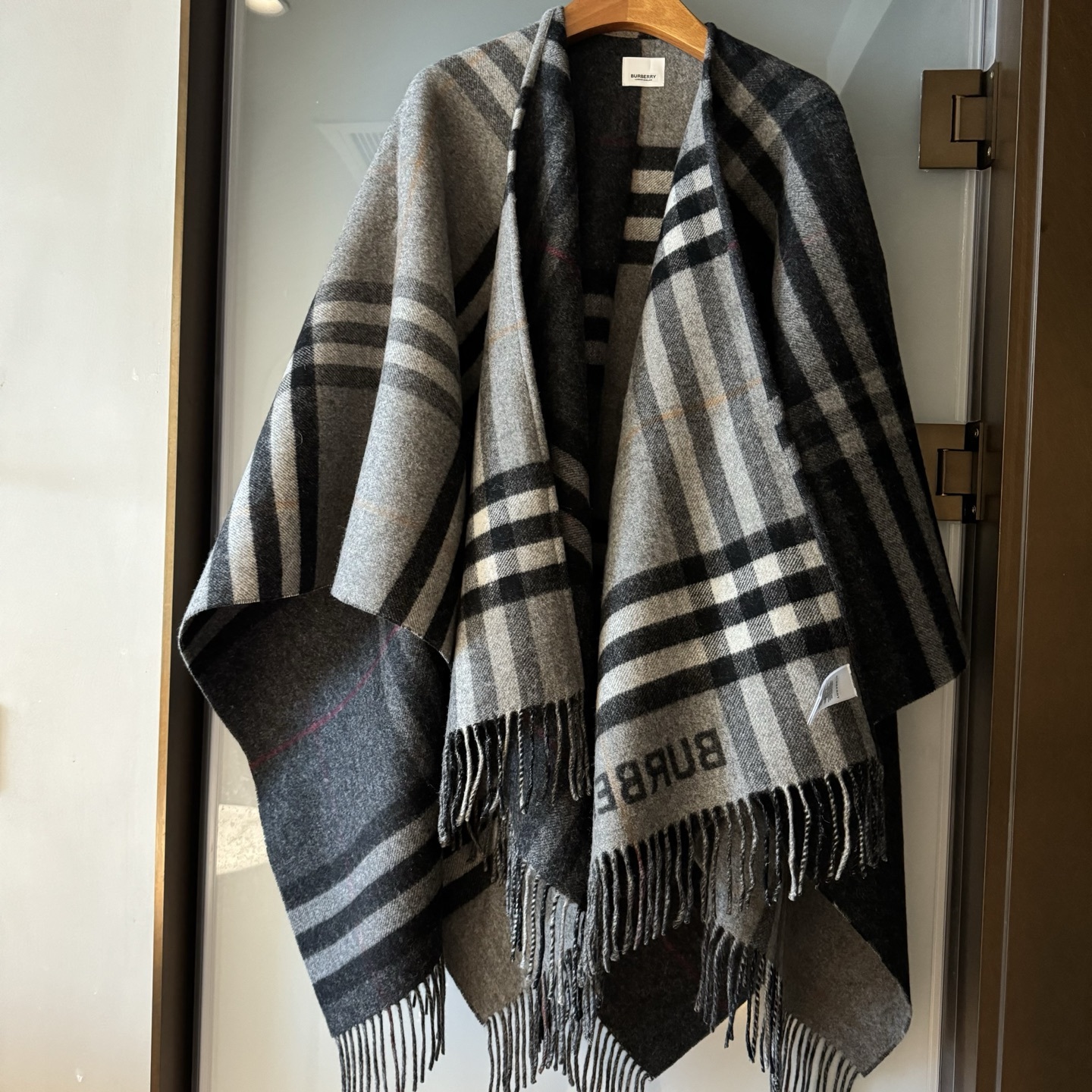 Burberry史上最牛掰的原单货,双面斗篷‼️经典中的经典.❗️这批原单全包.本来订制出口单.但是不明